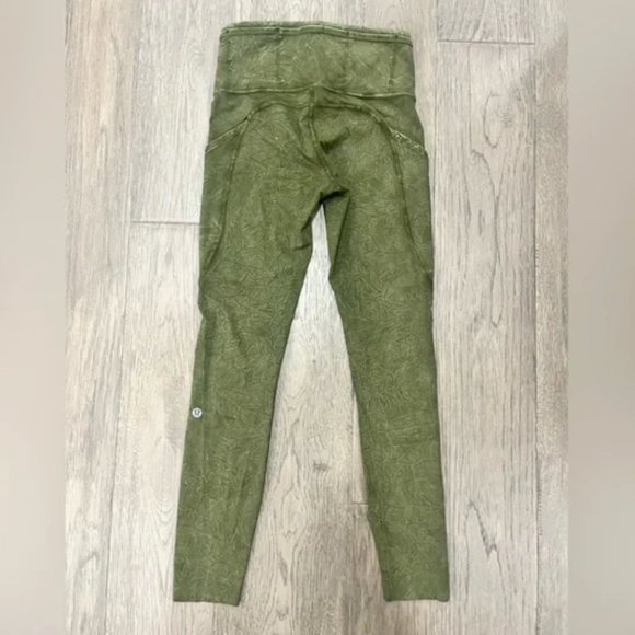 Lululemon 2020 Fast and Free High Rise Tight 25" *Ice Dye size 4 - Picture 14 of 14